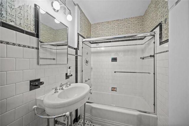 54 Highland Avenue, Warwick, RI 02886