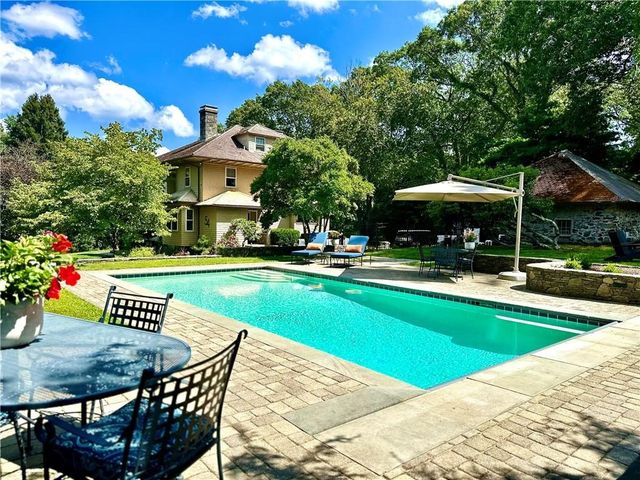 54 Highland Avenue, Warwick, RI 02886