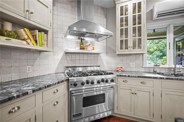 54 Highland Avenue, Warwick, RI 02886