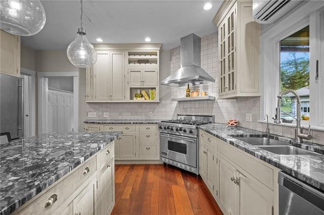 54 Highland Avenue, Warwick, RI 02886