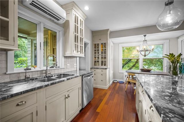 54 Highland Avenue, Warwick, RI 02886