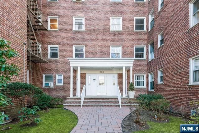 326 N Bridge Plaza 1G, Fort Lee, NJ 07024