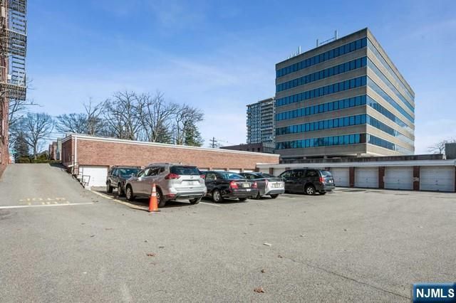 326 N Bridge Plaza 1G, Fort Lee, NJ 07024