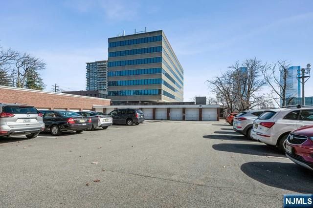 326 N Bridge Plaza 1G, Fort Lee, NJ 07024