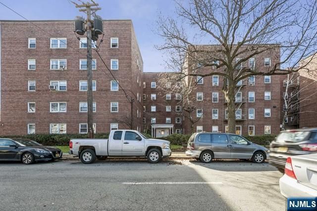 326 N Bridge Plaza 1G, Fort Lee, NJ 07024