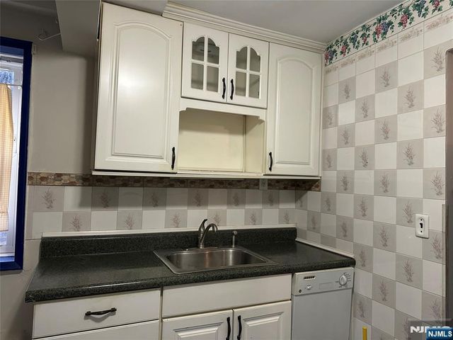 326 N Bridge Plaza 1G, Fort Lee, NJ 07024