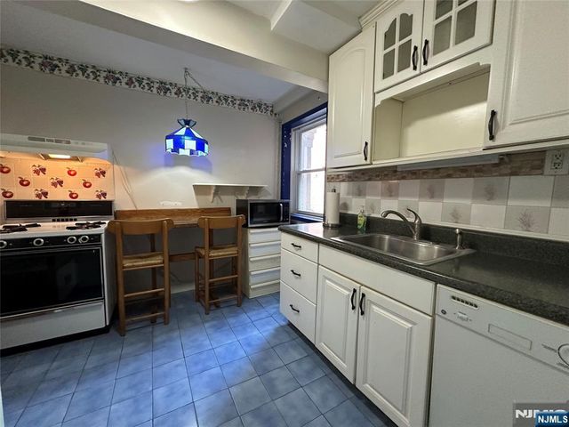 326 N Bridge Plaza 1G, Fort Lee, NJ 07024