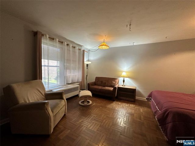 326 N Bridge Plaza 1G, Fort Lee, NJ 07024