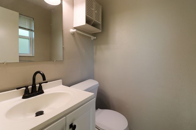 2420 E Kiest Boulevard, Dallas, TX 75216