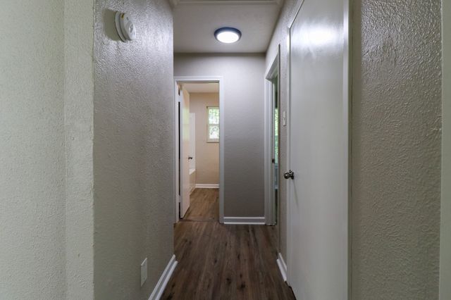 2420 E Kiest Boulevard, Dallas, TX 75216
