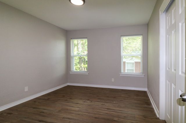 2420 E Kiest Boulevard, Dallas, TX 75216