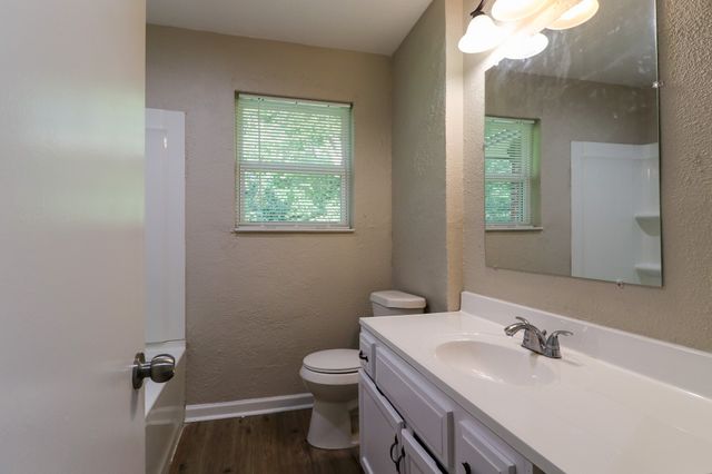 2420 E Kiest Boulevard, Dallas, TX 75216