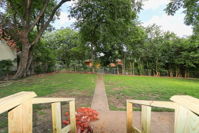 2420 E Kiest Boulevard, Dallas, TX 75216