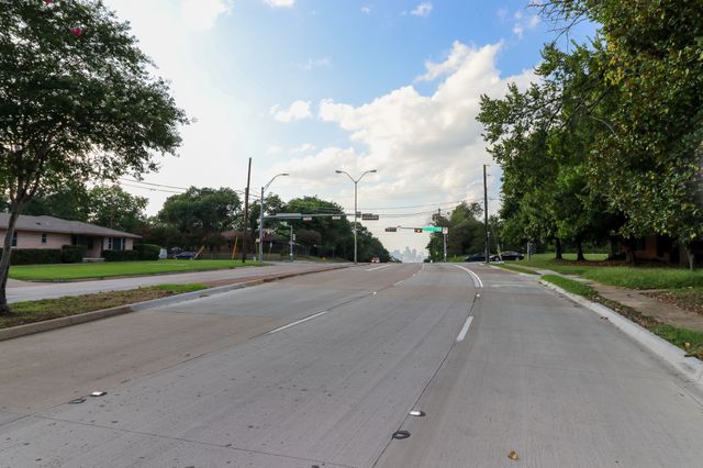 2420 E Kiest Boulevard, Dallas, TX 75216