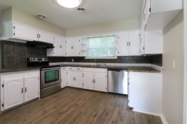2420 E Kiest Boulevard, Dallas, TX 75216