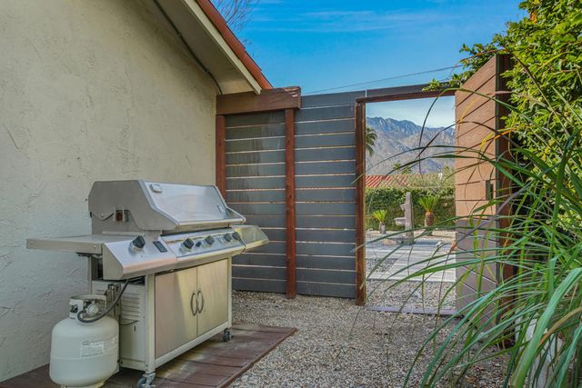 407 N Orchid Tree Lane, Palm Springs, CA 92262