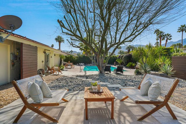407 N Orchid Tree Lane, Palm Springs, CA 92262