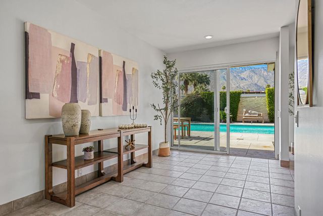 407 N Orchid Tree Lane, Palm Springs, CA 92262
