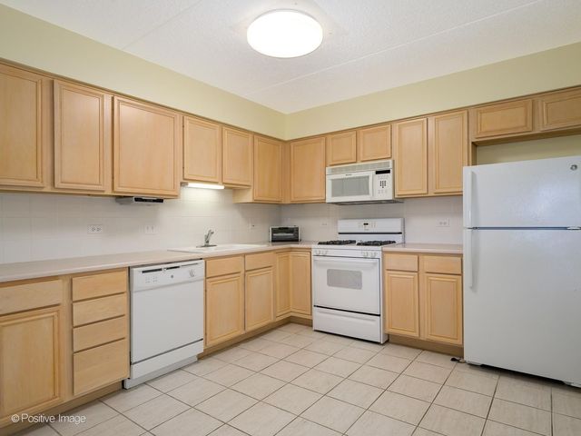 7071 W TOUHY Avenue 408, Niles, IL 60714