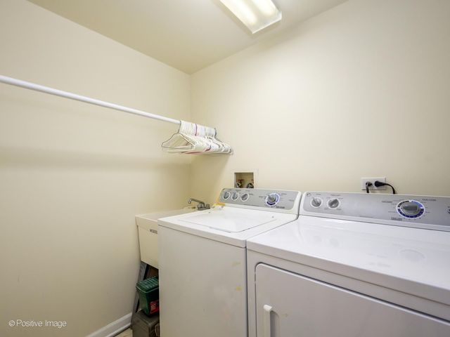7071 W TOUHY Avenue 408, Niles, IL 60714