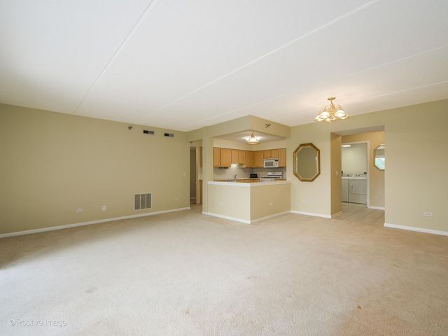 7071 W TOUHY Avenue 408, Niles, IL 60714