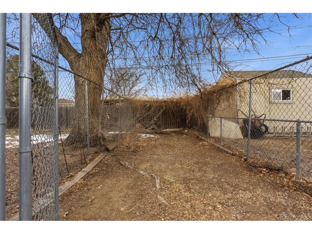 130 S 14th Ave Dr, Brighton, CO 80601