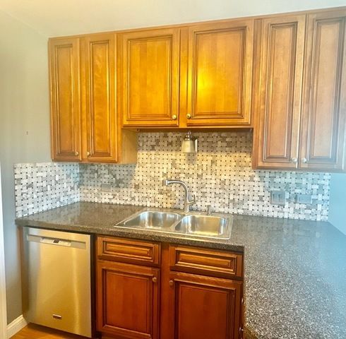 575 Greystone Lane A2, Wheeling, IL 60090
