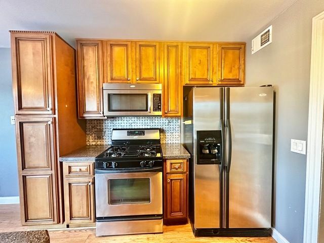 575 Greystone Lane A2, Wheeling, IL 60090