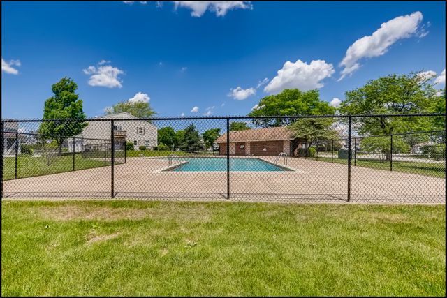 1045 Hampton Harbor 1045, Schaumburg, IL 60193