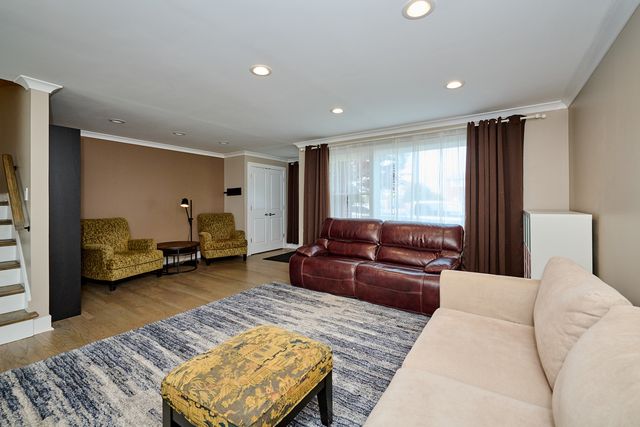 926 N Boxwood Drive B, Mount Prospect, IL 60056