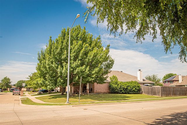 600 Fossil Wood Drive, Saginaw, TX 76179