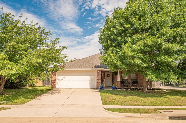 600 Fossil Wood Drive, Saginaw, TX 76179