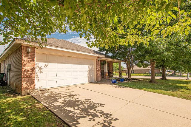 600 Fossil Wood Drive, Saginaw, TX 76179