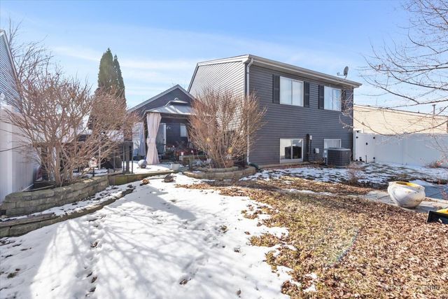 1182 Concord Drive, Elgin, IL 60120