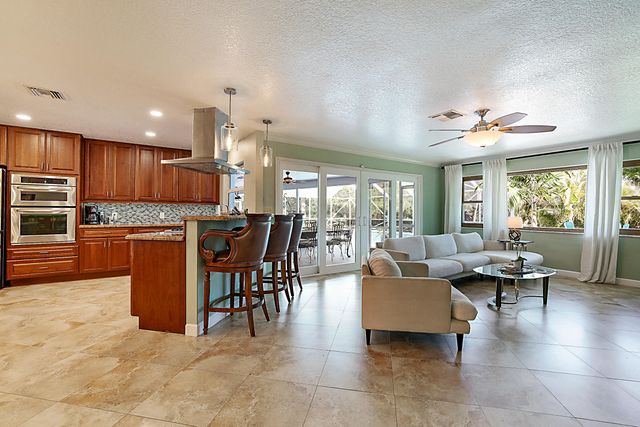 10356 Seagrape Way, Palm Beach Gardens, FL 33418