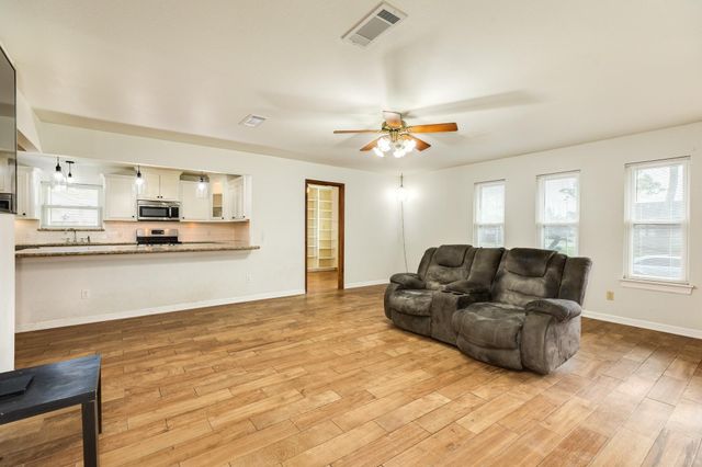 52 S Bachelor Button Street, Lake Jackson, TX 77566