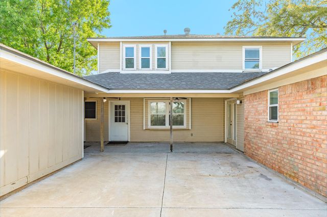 52 S Bachelor Button Street, Lake Jackson, TX 77566