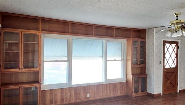 142 W 4th St, Yorktown, TX 78164