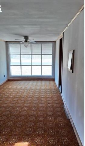 142 W 4th St, Yorktown, TX 78164