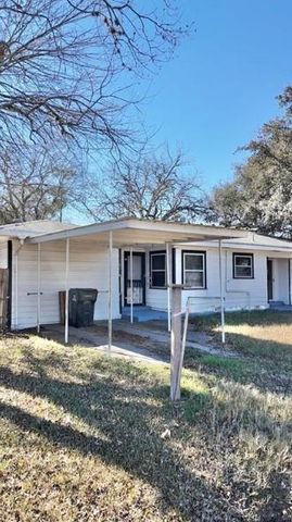 142 W 4th St, Yorktown, TX 78164