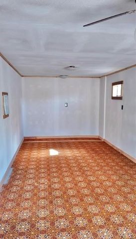 142 W 4th St, Yorktown, TX 78164