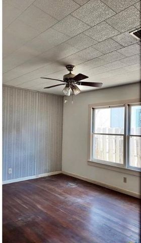 142 W 4th St, Yorktown, TX 78164