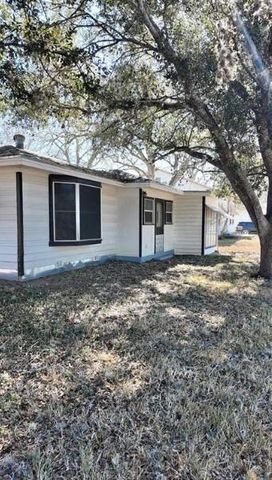 142 W 4th St, Yorktown, TX 78164