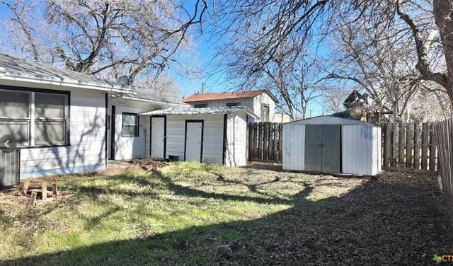 142 W 4th St, Yorktown, TX 78164