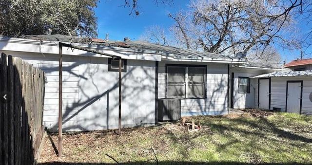 142 W 4th St, Yorktown, TX 78164