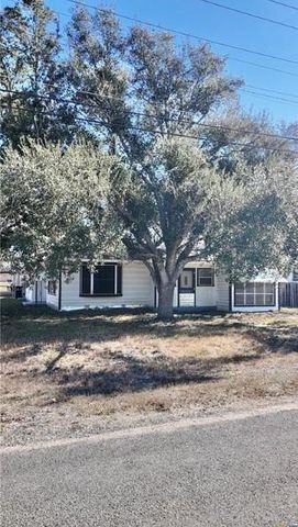 142 W 4th St, Yorktown, TX 78164
