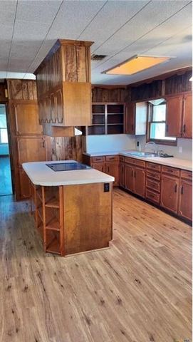 142 W 4th St, Yorktown, TX 78164