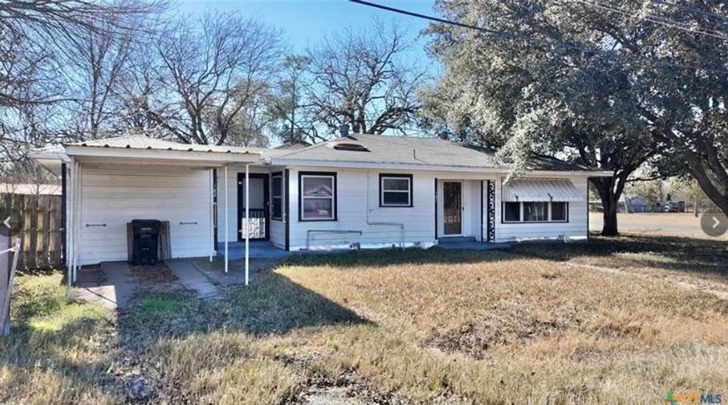 142 W 4th St, Yorktown, TX 78164