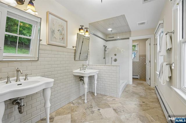 159 Center Avenue, Little Falls, NJ 07424
