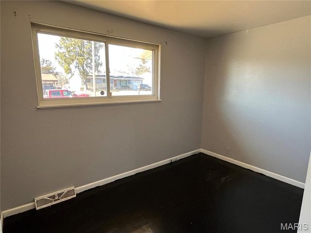 10224 Viscount Drive, St Louis, MO 63136